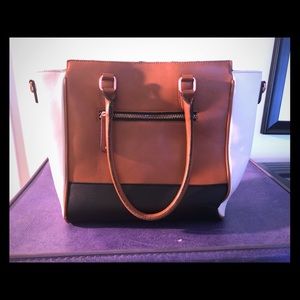 ModCloth crossbody bag w/ removable shoulder strap